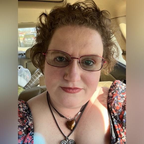 Meet your Posher, Jessica - Picture 2 of 5